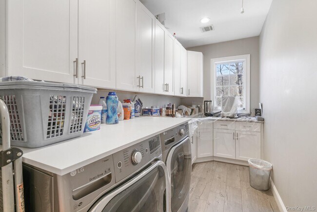 Building Photo - 13 White Birch Dr