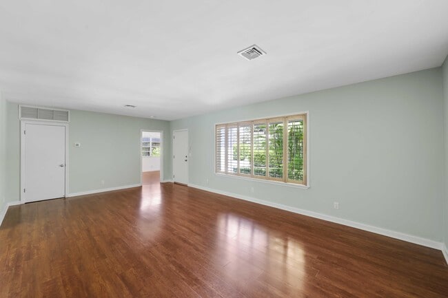 Building Photo - 246 Merrain Rd