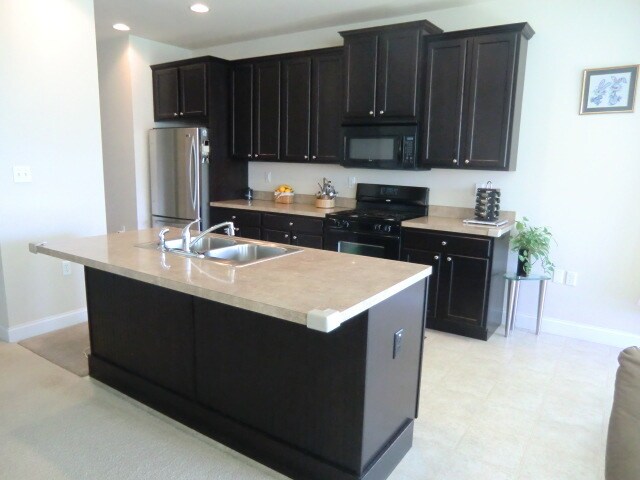 Building Photo - 2128 Red Fox Dr