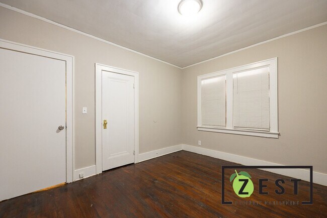 Building Photo - 3209-3211 Pasadena St