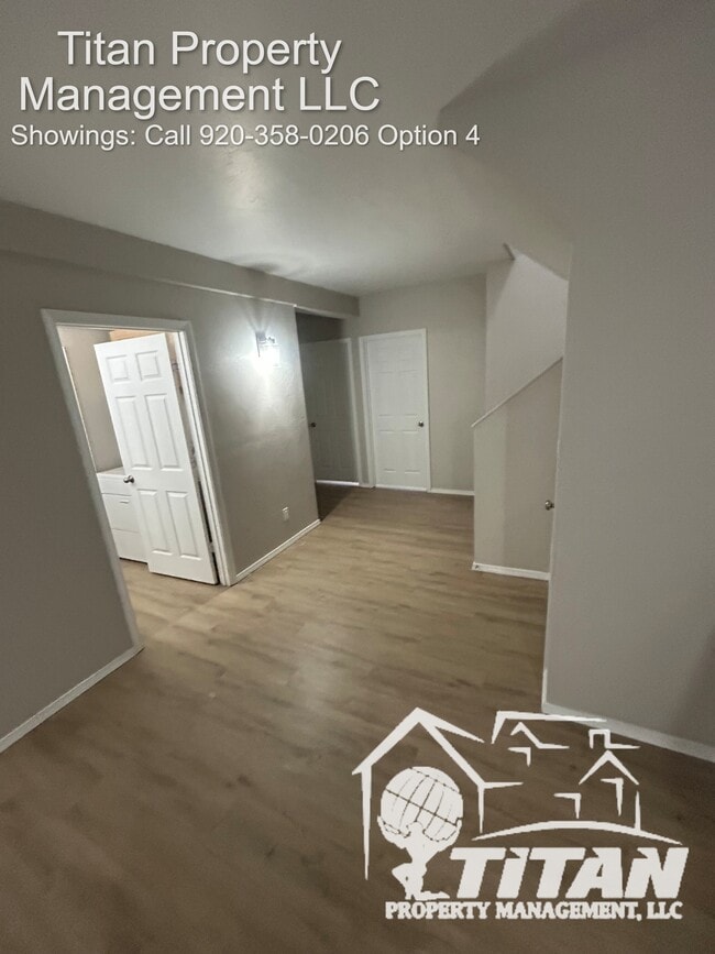 Building Photo - 978 Wellington Ct
