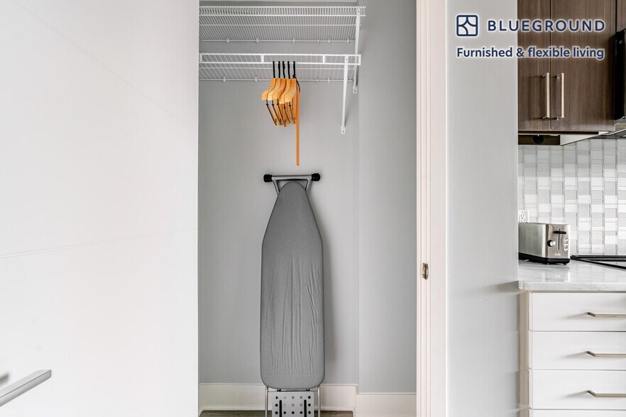 Building Photo - 4850 Rugby Ave