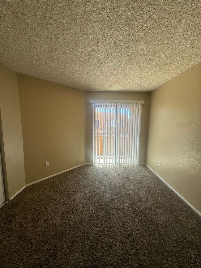 Building Photo - 2 BEDROOM UNIT IN CACTUS FLATS IN GLENDALE