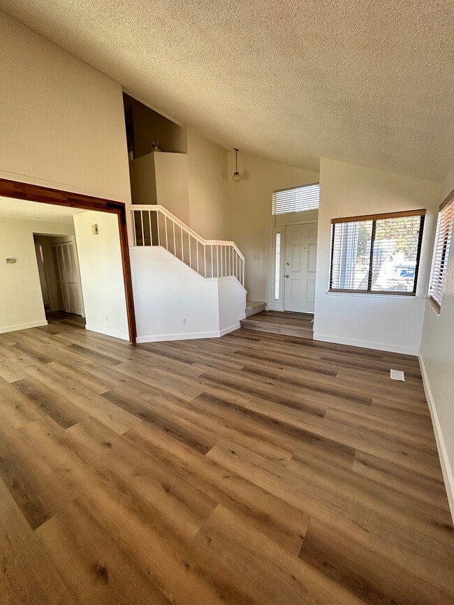 Building Photo - 3415 Ridgecrest Dr