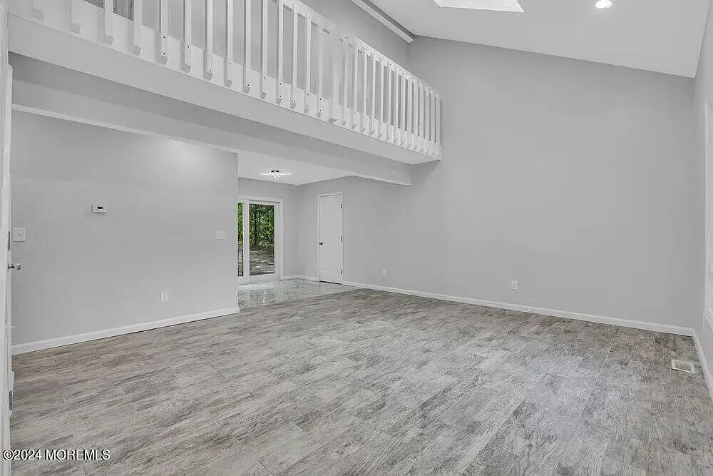 Building Photo - 916 W Commodore Blvd