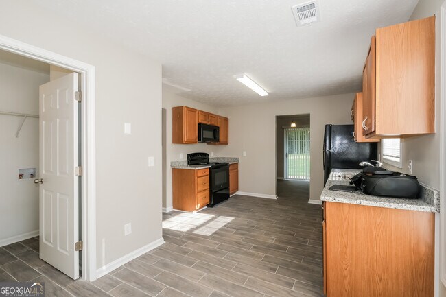 Building Photo - 65 Burdell Dr