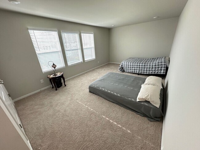 Building Photo - RENTAL! Spacious 6-Bedroom Home Near JBLM – Built in 2025