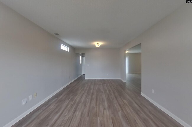 Building Photo - 308 Fox Trot Dr