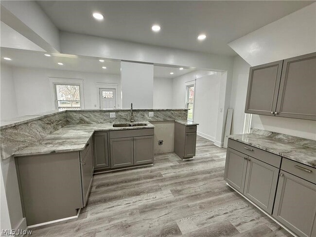 Building Photo - 338 N Wooster Ave