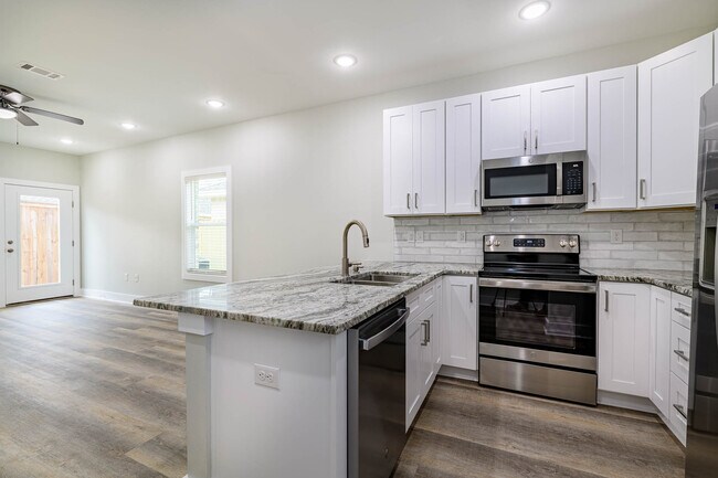 Building Photo - 102 Clearing Way