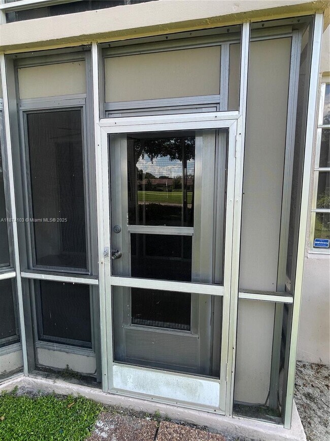 Building Photo - 9510 Seagrape Dr