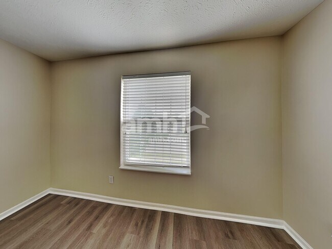 Building Photo - 10825 Spring Green Dr