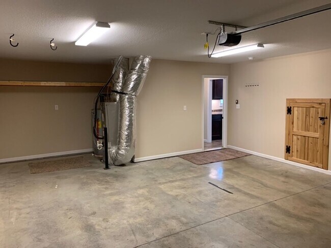 Building Photo - Maryville 37804 - 3 Bedroom, 2.5 Bath Home...