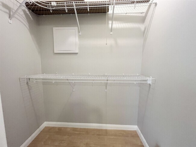 Building Photo - 1801 Stoney Brook Dr