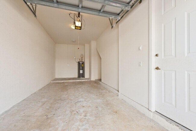 Building Photo - 10400 SW Stephanie Way