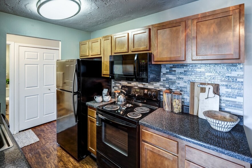 Building Photo - Solon Club Apartment Homes