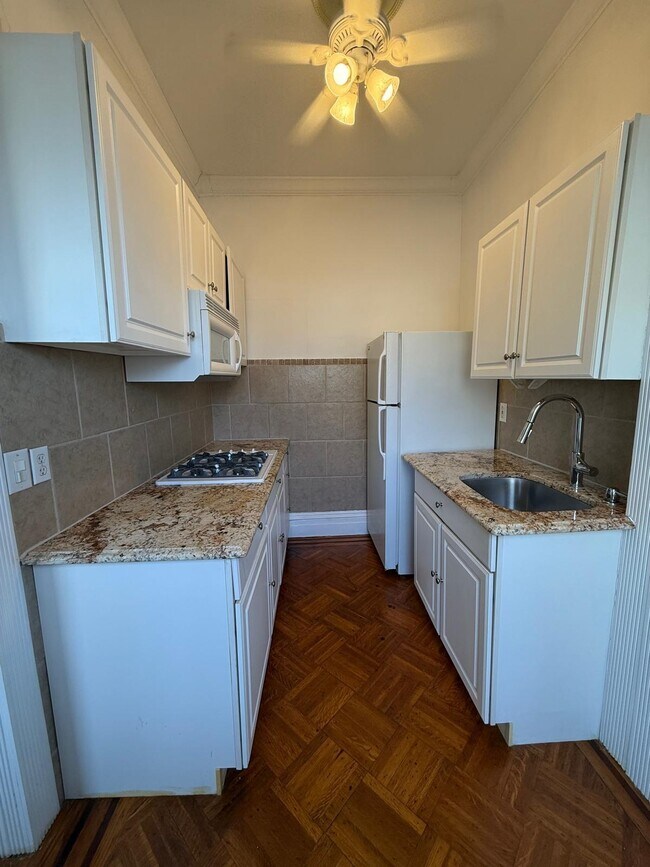 Building Photo - 207 Jewett Ave