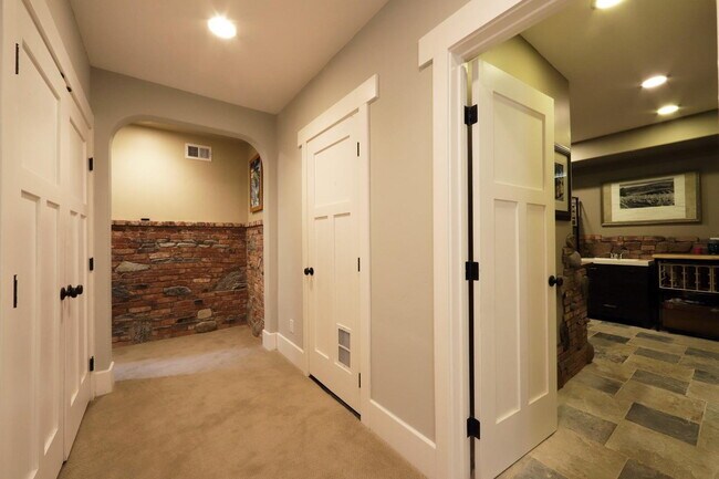 Building Photo - Don't miss this amazing opportunity to rent a higher end home nestled in the trees in the coveted...