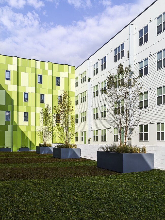 Building Photo - Paseo Verde South