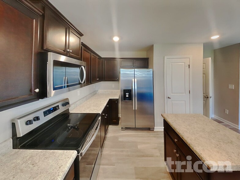 Building Photo - 2355 Whisperwood St