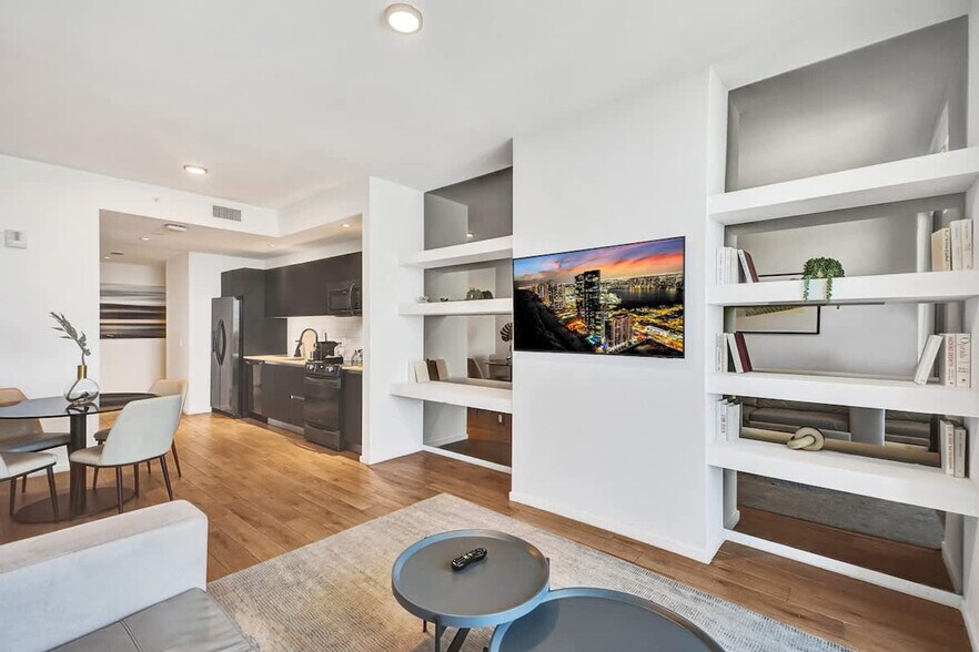 Building Photo - 398 NE 5th St