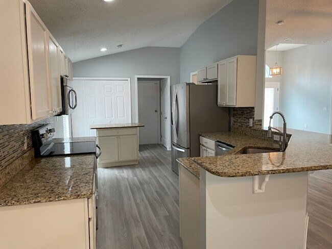 Building Photo - Kissimmee - Spacious 4/2, Pool Home