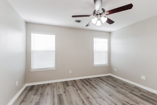 Building Photo - 28926 Trinity River Dr