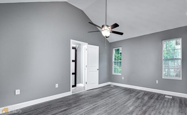Building Photo - 2145 Castlewood St
