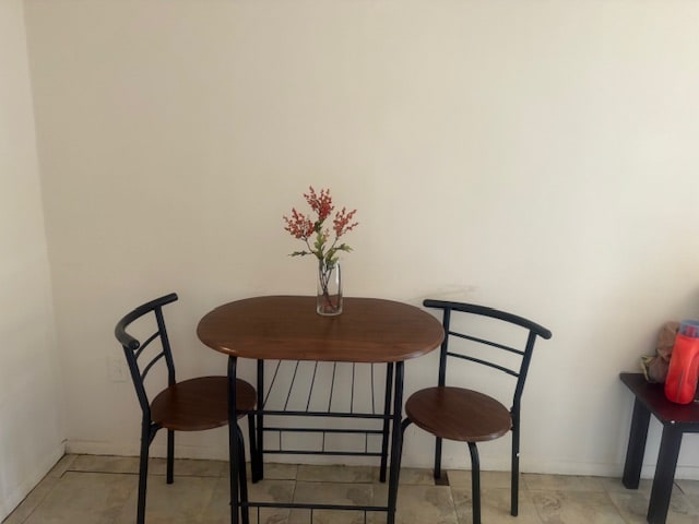 Building Photo - 2565 Peres Ave