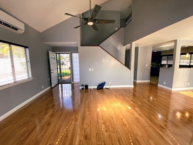 Building Photo - 341YOS