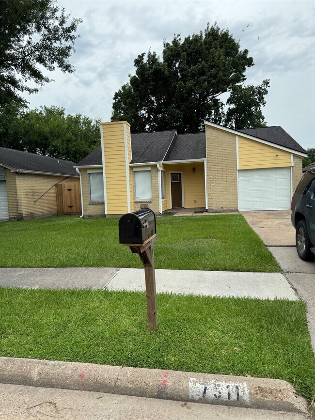 Building Photo - 7511 Log Cradle Dr