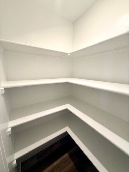 Building Photo - 2865 Murwood