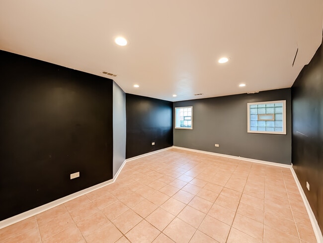 Building Photo - 3739 N Pulaski Rd
