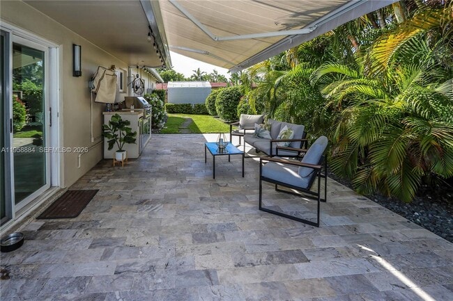 Building Photo - 930 N 11th Ct