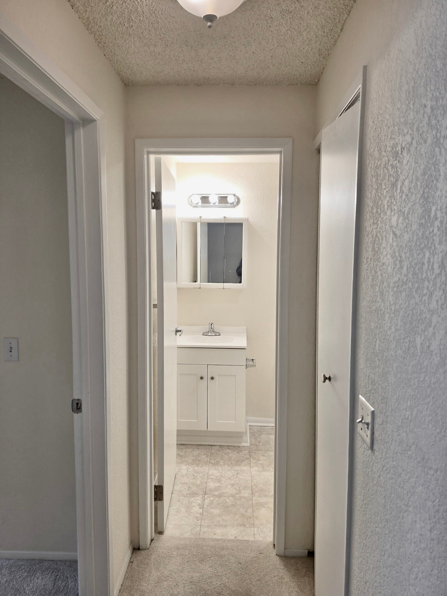 Building Photo - 8911 Holly Dr
