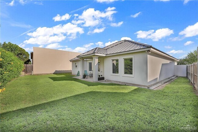 Building Photo - 37 Providence Ave