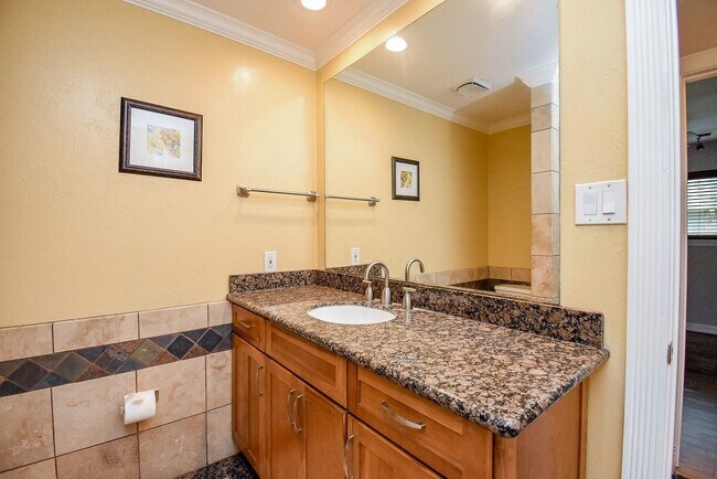 Building Photo - 21106 Park Mt Dr