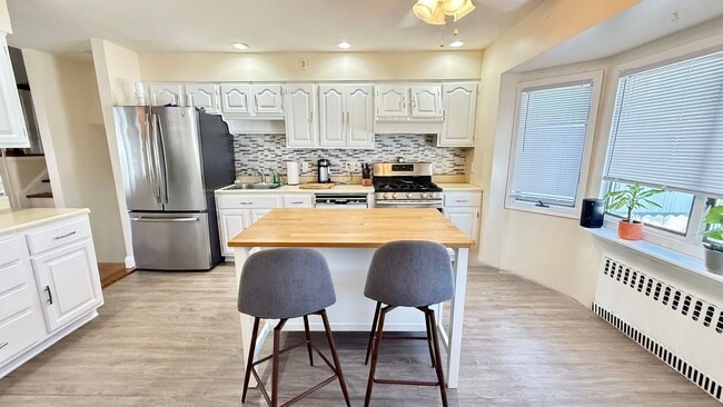 Building Photo - 29 Edgewater Ave