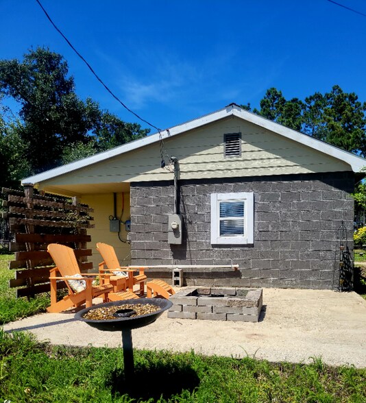Building Photo - 123 Gordon Rd