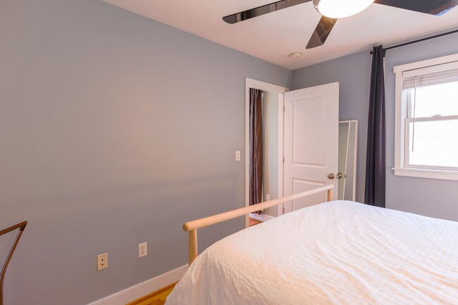 Building Photo - Stylish Condo in Hill East - Parking Space...