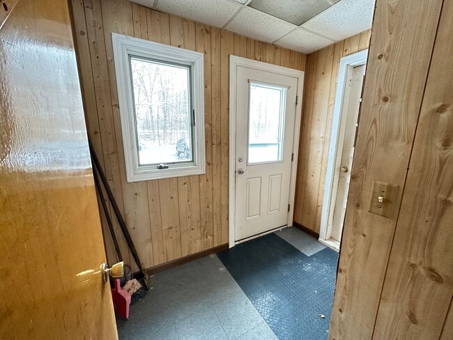 Building Photo - 3 Bedroom Home with Large Yard – Western Schools