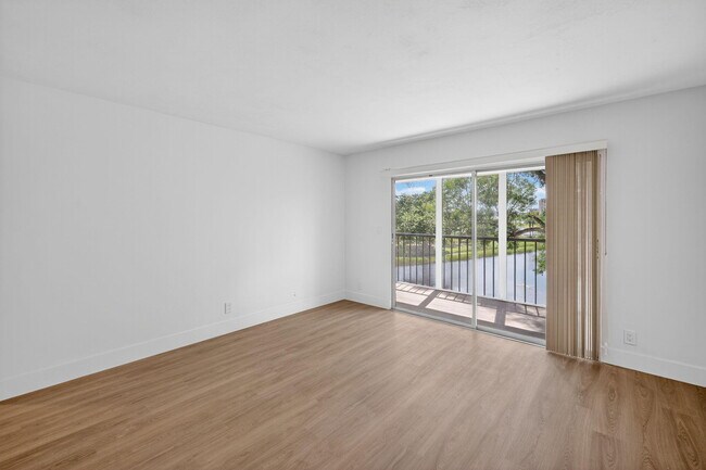 Building Photo - 14375 Strathmore Ln