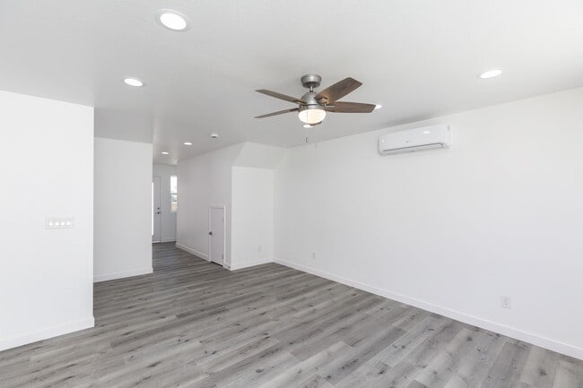 Building Photo - Newly Construction 3BD/2BA Available in Li...