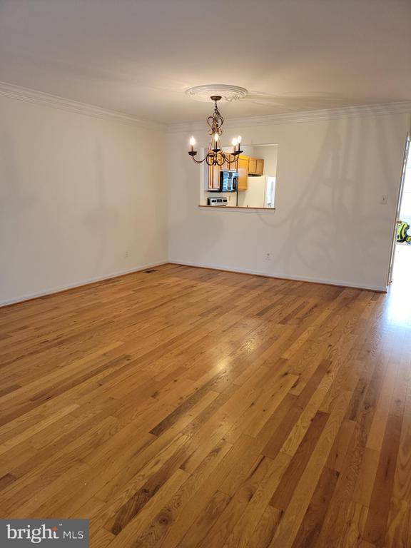 Building Photo - 1926 Thomas Run Cir