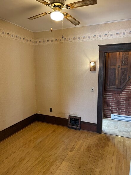 Building Photo - 1042 Main St