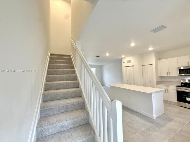 Building Photo - 234 SE 10th St