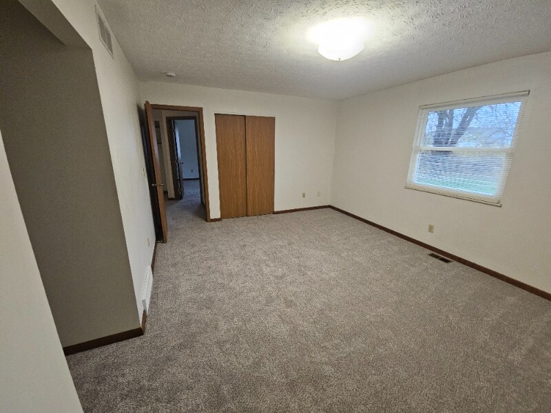 Building Photo - 1555 Vista Ridge Dr