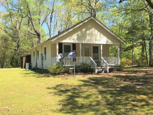Building Photo - Country Living Rental located just off Int...