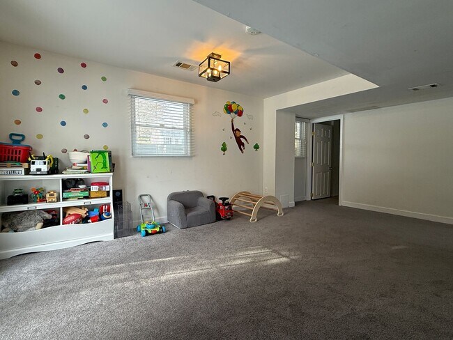 Building Photo - Beautiful 4-Bedroom Home with Finished Basement & Large Yard- Sykesville, MD