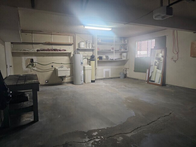 Building Photo - Unfurnished Long Term